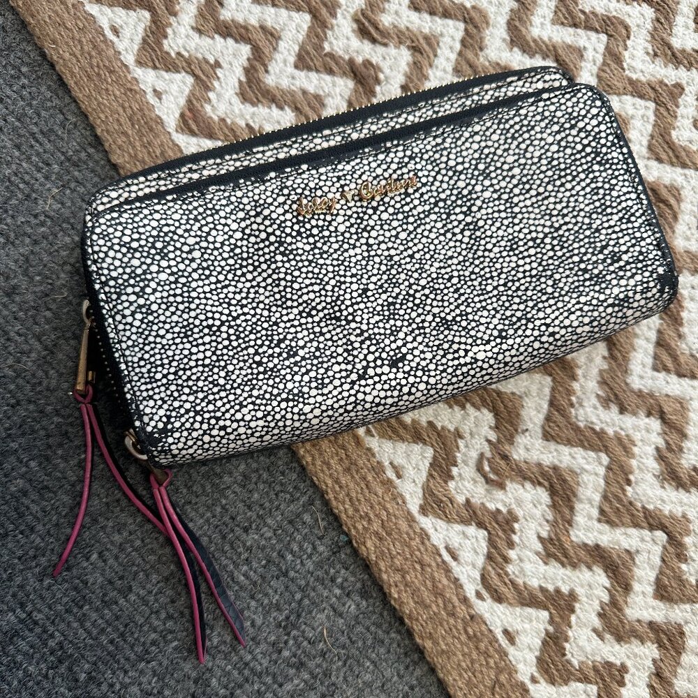 Juicy Couture Black White Speckled Zip Around Cardholder Wallet Pink Interior
